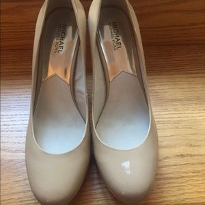 Michael Kors Ionna Nude Pump